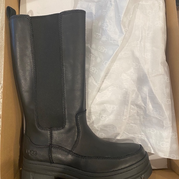 NEW IN BOX! UGG Ashton High Chelsea Boot - Picture 11 of 16